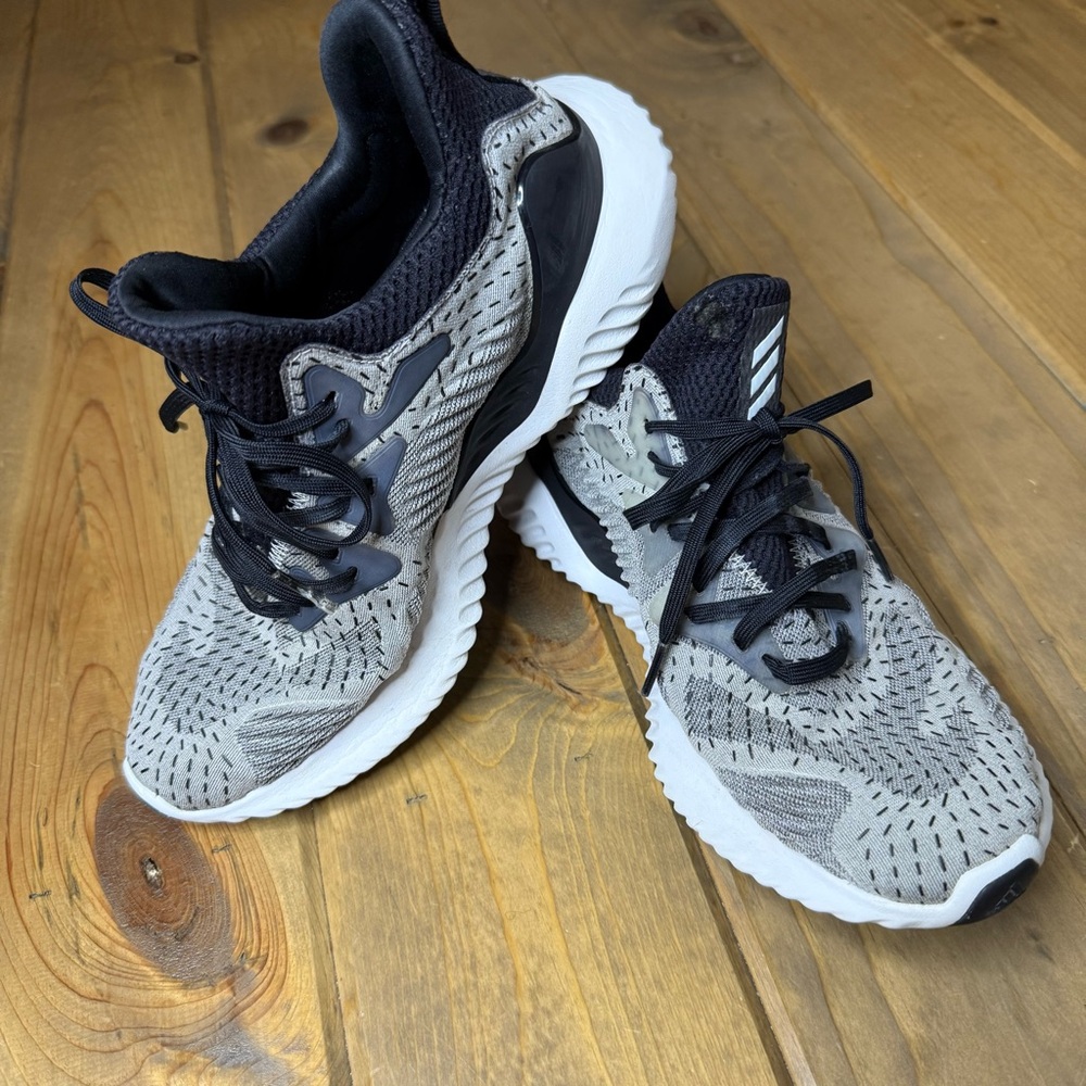 Adidas Women's Alphabounce Beyond Black and Gray Athletic Shoes. Sz 8